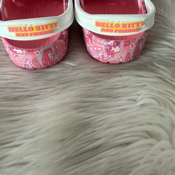 Hello Kitty Crocs - Picture 4 of 8